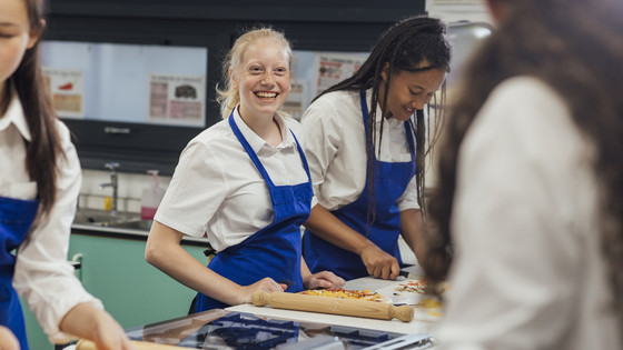 Kochen mit Freunden an der Schule