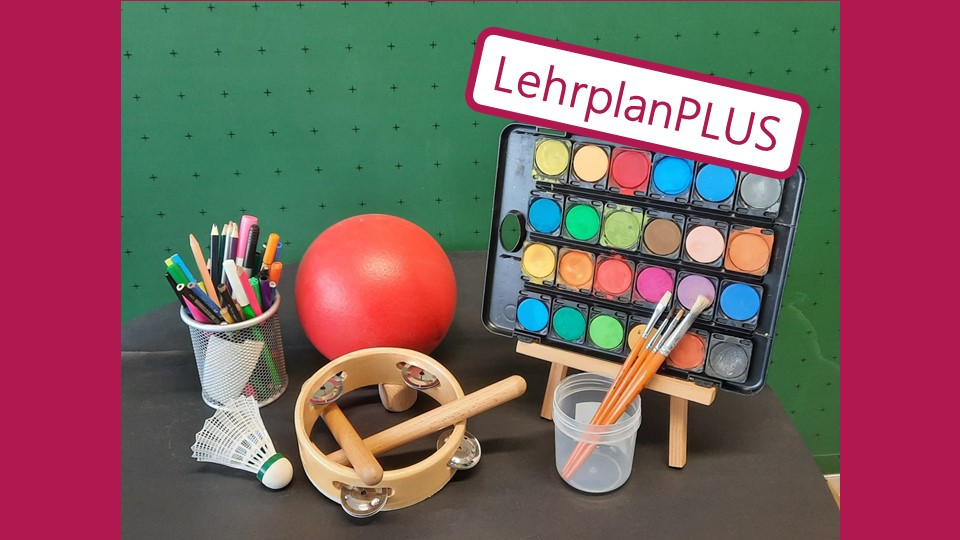 Illustrierendes Bild für die Fächer Musik, Kunst und Sport mit dem Hinweis "LerhplanPLUS"