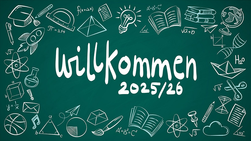 Schultafel mit der Aufschrift "Willkommen"