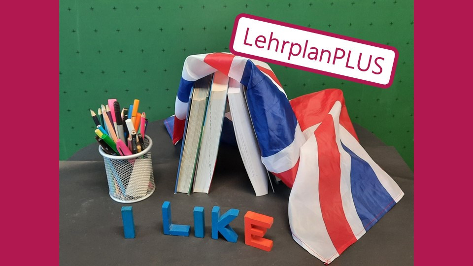 Illustrierendes Bild für das Fach Englisch mit dem Logo LehrplanPLUS