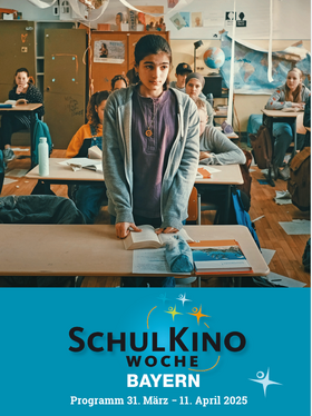 Werbeplakat. Bild zeigt ein Klassenzimmer mit einem Mädchen, das an einer Schulbank steht. Darunter eine Schrift: SchulkinoWoche Bayern Programm 31. März bis 11. April