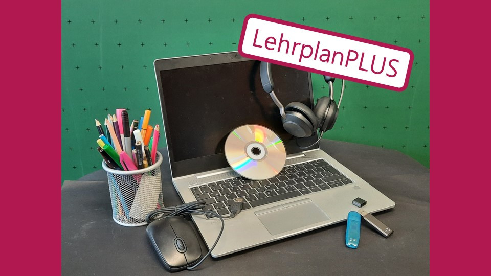 Illustrierendes Bild für das Fach Wirtschaft und Kommunikation mit dem Logo LehrplanPLUS